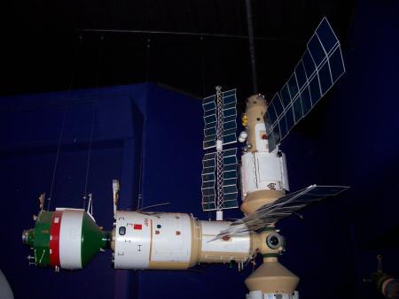 Un petit tour dans l'espace pour passer le temps ?